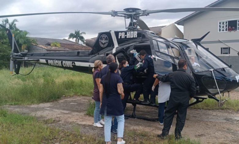 Bebê de nove meses morre após carro da família capotar em SC