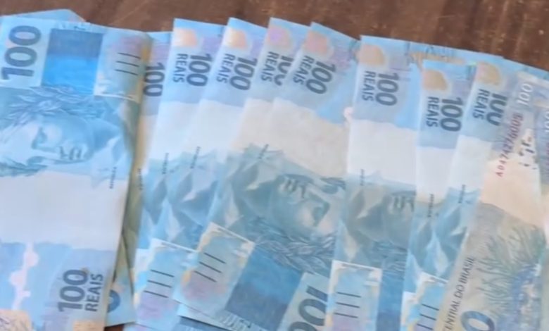 Dupla é presa com R$ 4 mil em notas falsas após repassar dinheiro no comércio de Indaial