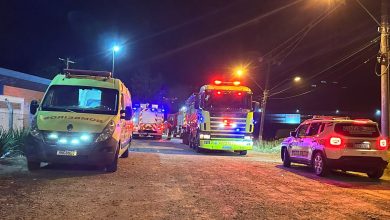 Incêndio de grandes proporções atinge empresa às margens da BR-470 em Indaial