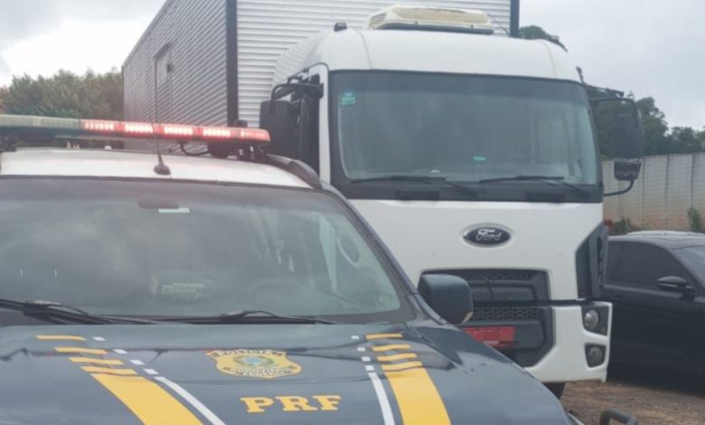 Mais de 200 multas! Caminhão vira “campeão de infrações” e é retido na BR-470