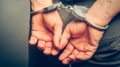 Homem é detido após agredir e tentar atacar o próprio pai com faca em Blumenau