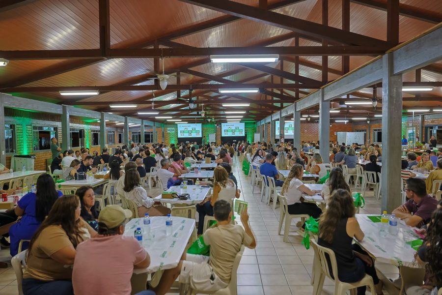 Mais de 16 mil associados participam da Assembleia 2026 da Sicredi Vale Litoral SC em modelo digital