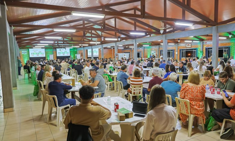 Mais de 16 mil associados participam da Assembleia 2026 da Sicredi Vale Litoral SC em modelo digital