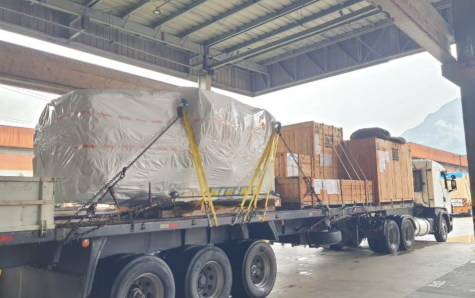 Empresa de SC realiza transporte histórico de carga aérea para produção de combustível de foguetes nos EUA
