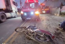 Motociclista sofre queda grave após não perceber monte de barro em obra na via em Rio do Sul