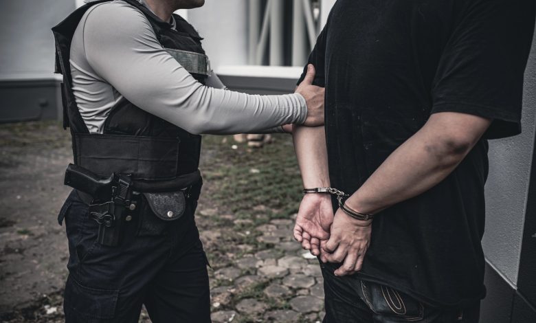 Homem procurado por desacato e ameaça é capturado pela PM em Pomerode e levado ao presídio em Blumenau