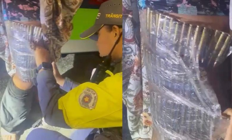 Mulher é presa com munições de fuzil coladas ao corpo dentro de ônibus em SP