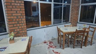 Homem em surto invade conveniência de posto, quebra janelas e tenta fugir pulando muros em Indaial