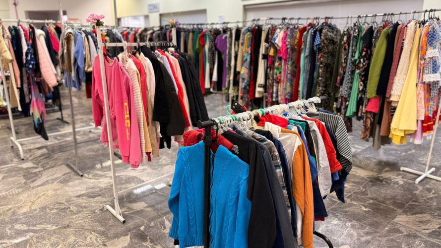 Feirão e bazar da Paróquia Santa Terezinha terá mais de 10 mil peças a partir de R$ 2 e R$ 10 em Timbó