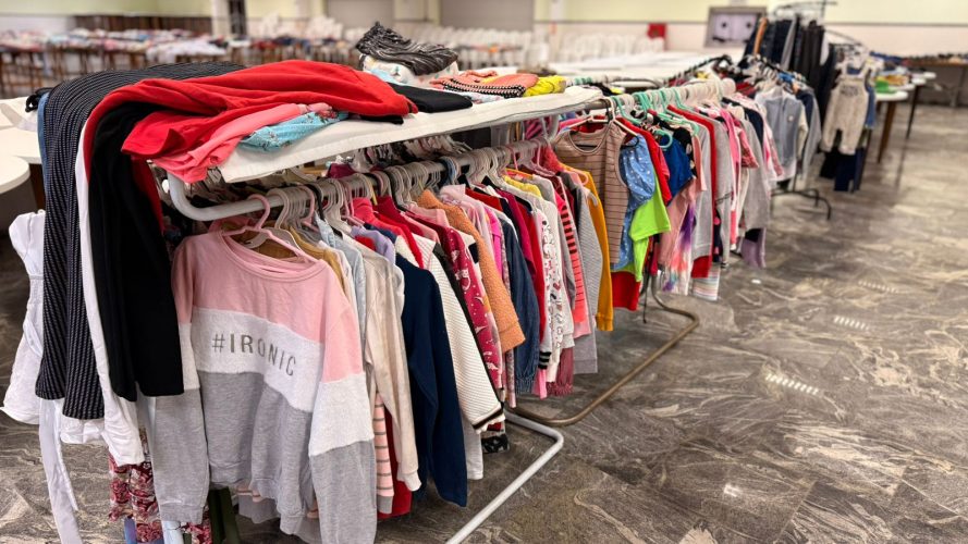 Feirão e bazar da Paróquia Santa Terezinha terá mais de 10 mil peças a partir de R$ 2 e R$ 10 em Timbó