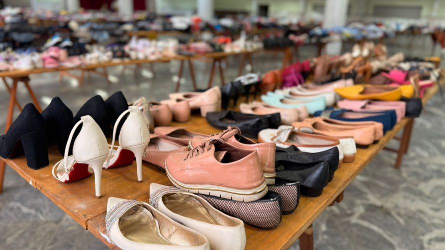 Feirão e bazar da Paróquia Santa Terezinha terá mais de 10 mil peças a partir de R$ 2 e R$ 10 em Timbó