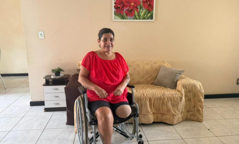 Cristiane segue desde o acidente, em 2019 sem receber nenhum tipo de auxílio da empresa, Foto: Sophya Ferrari / Misturebas News.