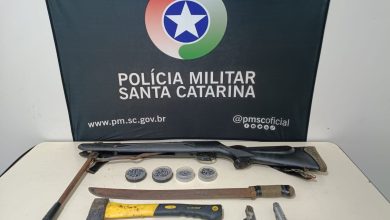 Homem é preso após chegar bêbado, agredir e ameaçar esposa com facão em Blumenau