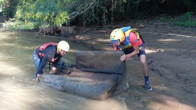 Ação em Indaial retira 150 kg de lixo das margens do Rio Itajaí-Açu e reforça preservação ambiental