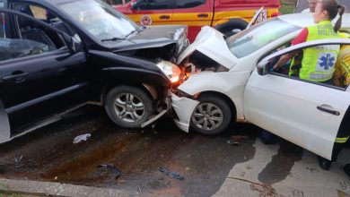 Motorista perde controle do veículo e causa acidente no bairro Tiroleses, em Timbó