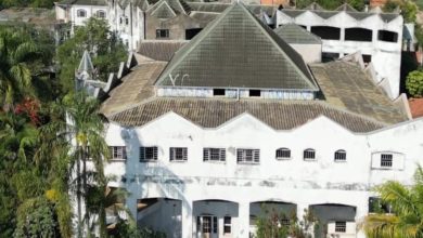 Drone sobrevoa o castelo de 100 quartos de José Rico e mostra seu estado atual após anos de abandono
