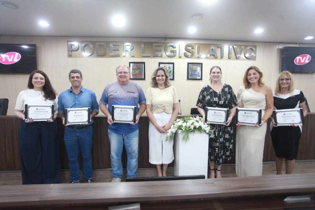 Câmara de Blumenau homenageia destaques da comunidade em sessão solene