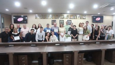 Câmara de Blumenau homenageia destaques da comunidade em sessão solene