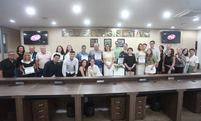 Câmara de Blumenau homenageia destaques da comunidade em sessão solene