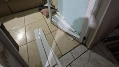 Jovem em surto ameaça matar a própria mãe e causa destruição dentro de casa em Indaial