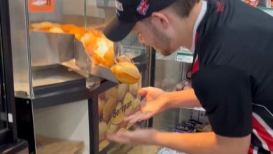 Máquina de pão surpreende casal em padaria de SC e vídeo viraliza