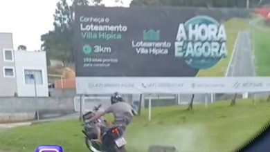 Sem CNH, motociclista foge da PM, faz manobras perigosas e termina em acidente em Indaial