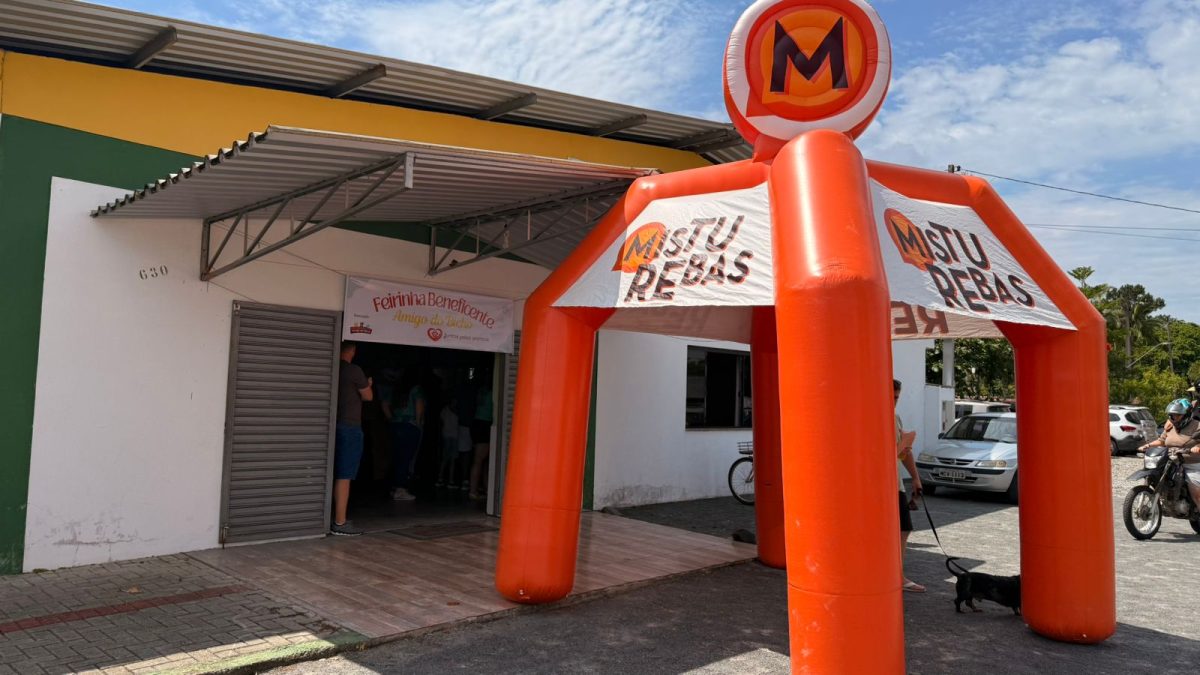 Maior edição já realizada: Feirinha Amigo do Bicho reúne 2 mil pessoas e doa mais de R$ 7 mil para a causa animal