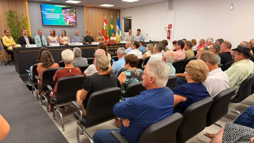 Benedito Novo inaugura nova sede da Câmara de Vereadores em cerimônia marcada por homenagens