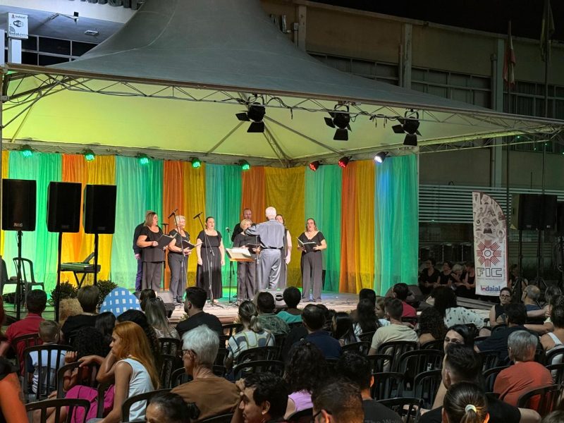 Páscoa em Indaial reúne famílias e distribui 700 ovinhos em programação especial na Praça da Prefeitura