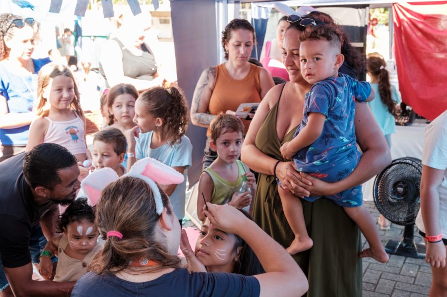 Páscoa em Indaial reúne famílias e distribui 700 ovinhos em programação especial na Praça da Prefeitura