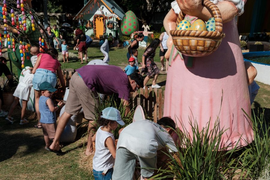 Páscoa em Indaial reúne famílias e distribui 700 ovinhos em programação especial na Praça da Prefeitura