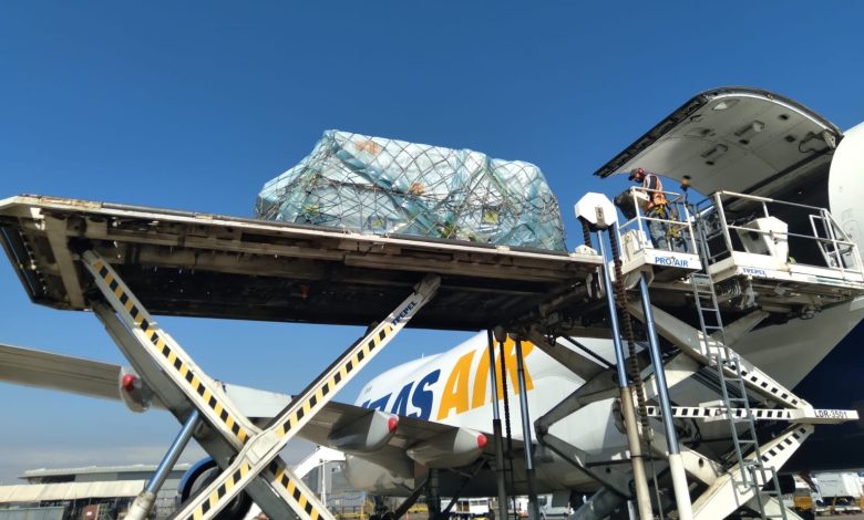 Empresa de SC realiza transporte histórico de carga aérea para produção de combustível de foguetes nos EUA