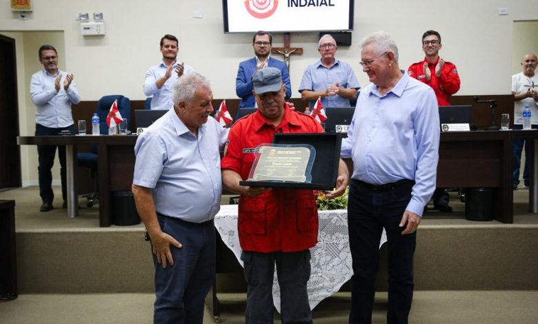 Câmara de Indaial homenageia Evandro Vinotti com título de Cidadão Honorário em cerimônia emocionante