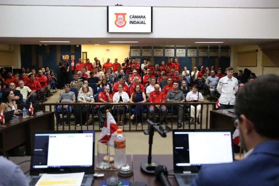 Câmara de Indaial homenageia Evandro Vinotti com título de Cidadão Honorário em cerimônia emocionante