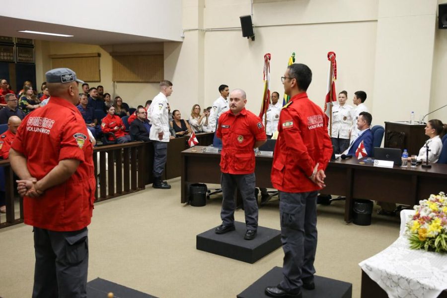 Câmara de Indaial homenageia Evandro Vinotti com título de Cidadão Honorário em cerimônia emocionante
