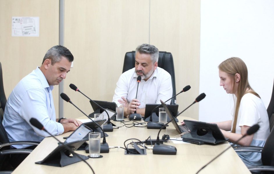 Comissões da Câmara de Blumenau avançam oito propostas e liberam projetos para votação em plenário
