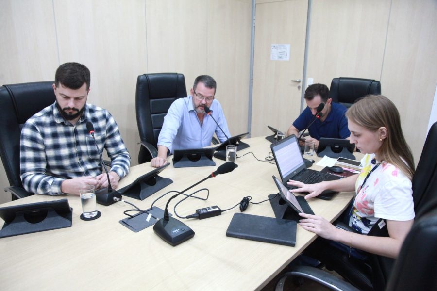 Câmara de Blumenau aprova projetos que transformam educação, transporte e proteção animal