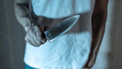 Homem ameaça casal com faca, danifica residência e desacata policiais durante abordagem em Indaial