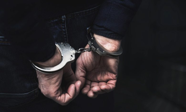 Homem com mandado de prisão por roubo é localizado e preso pela PM durante ação em Indaial