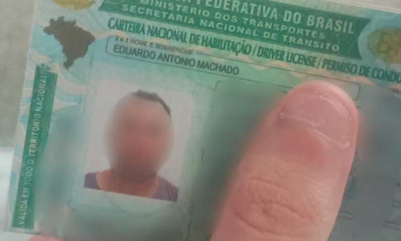 Carteira repleta de documentos é encontrada em supermercado de Timbó. Foto: Misturebas News.