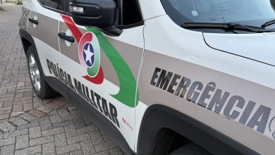 Homem é baleado, tenta buscar ajuda em empresa e cai ferido em terreno de residência em Indaial