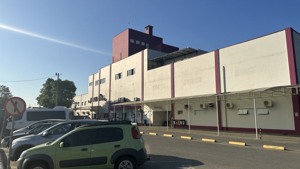 Suspeita de negligência médica em hospital de Indaial: grávida e bebê morrem após serem dispensados. Foto: Misturebas News.