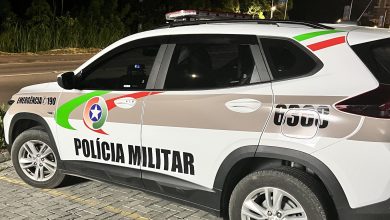 Mulher é presa no local de trabalho após PM cumprir mandado de prisão por pensão alimentícia em Timbó