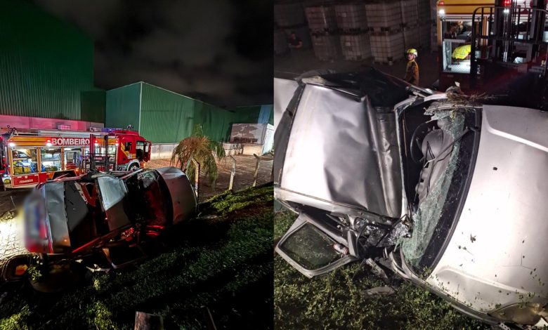 Carro despenca de barranco, atinge árvore e deixa motorista encarceirado na Antônio Heil, em Brusque