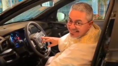 Padre ganha carro em rifa da própria paróquia em SC e caso repercute nas redes