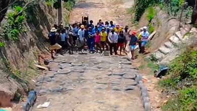 De lixo a estrada: comunidade transforma pneus descartados em rua ecológica e muda a própria realidade