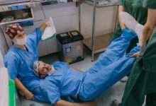 Pai desmaia ao ver a filha nascer em SC e cena inusitada viraliza