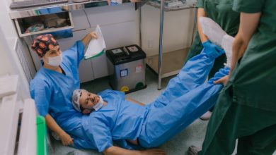 Pai desmaia ao ver a filha nascer em SC e cena inusitada viraliza