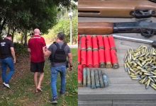 Idoso é preso após ameaçar policiais e manter armas e munições em casa em SC