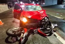 Impacto violento na madrugada: colisão entre carro e moto termina com mulher morta em Blumenau